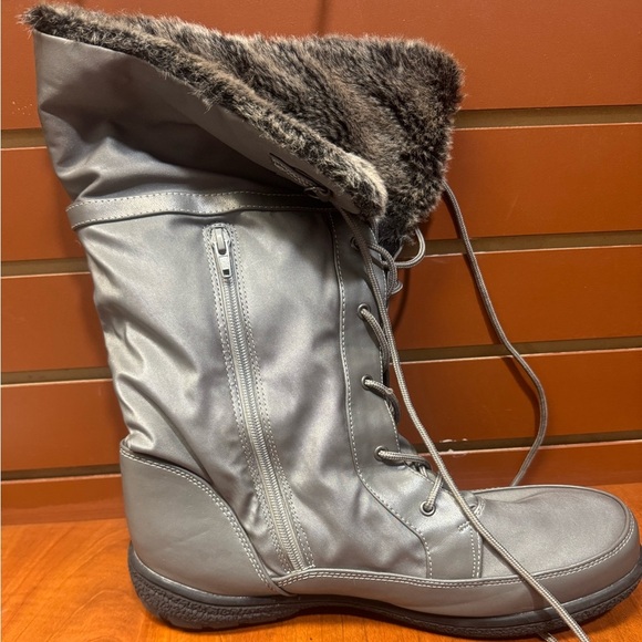 Women's Silver Winter Boots with Faux Fur Lining - Picture 12 of 15